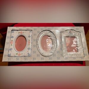 1989 Floral Ceramic Picture Frame Set